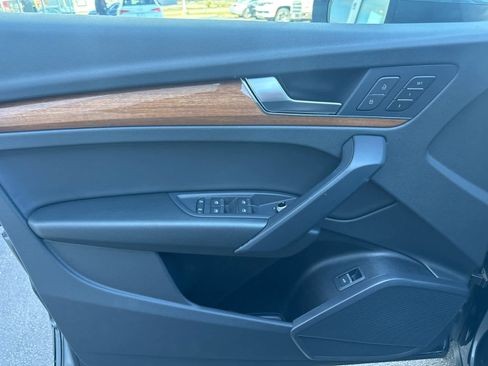 Used 2023 Audi Q5 2.0T Premium w/ Convenience Package image 7