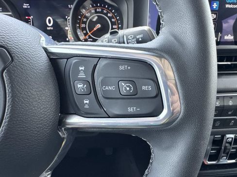 Used 2025 Jeep Wrangler Unlimited Sahara AWD/4WD image 29