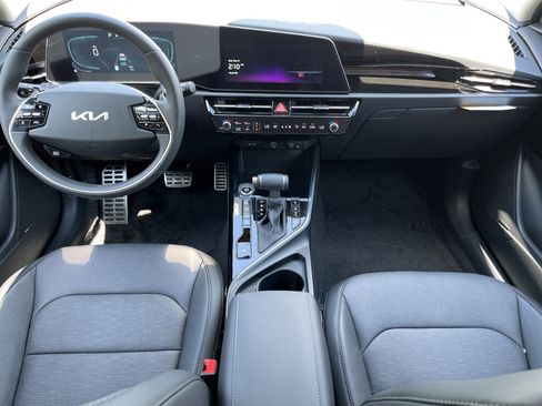 New 2025 Kia Niro SX Touring image 3