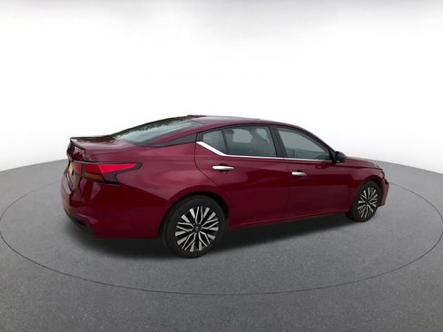 Used 2025 Nissan Altima 2.5 SV FWD image 15