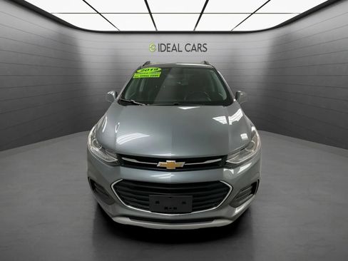 Used 2019 Chevrolet Trax LT w/ LT Convenience Package AWD/4WD image 2