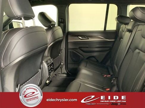 New 2025 Jeep Grand Cherokee Limited image 13