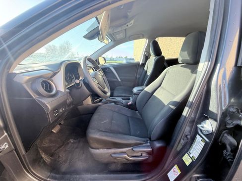 Used 2018 Toyota RAV4 LE image 7