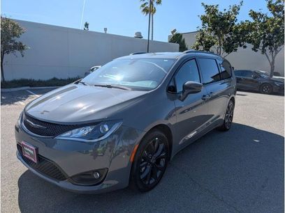 Used 2020 Chrysler Pacifica Touring-L w/ S Appearance Package