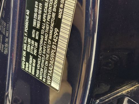 Certified 2023 Porsche Macan AWD/4WD image 24