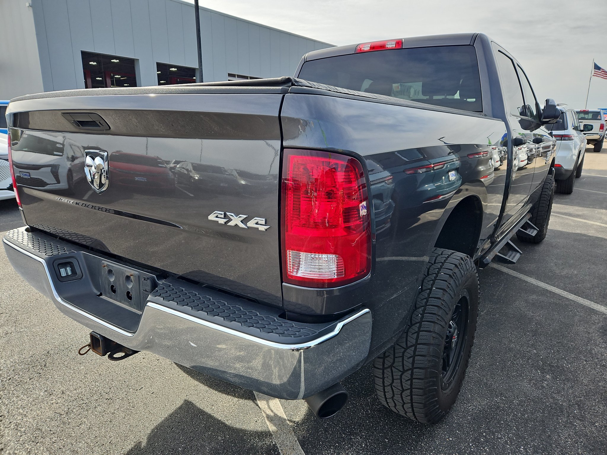 Used 2018 RAM 2500 Tradesman w/ Chrome Appearance Group AWD/4WD image 7