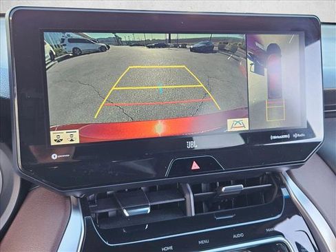 Used 2021 Toyota Venza Limited image 14