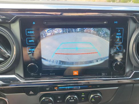 Used 2019 Toyota Tacoma Limited image 18