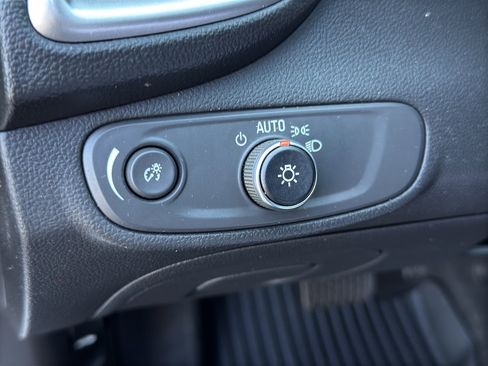 Used 2022 Chevrolet Trax LT w/ Midnight Edition AWD/4WD image 15