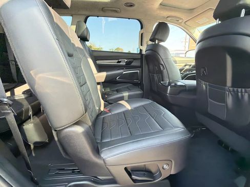 Used 2022 Kia Telluride SX w/ SX Prestige Package AWD/4WD image 22