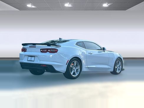 Used 2021 Chevrolet Camaro LT image 8