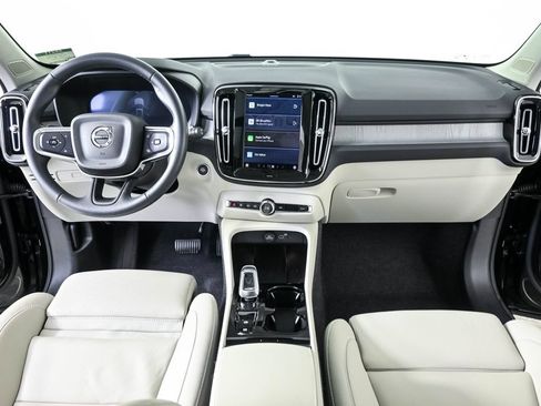 Certified 2025 Volvo XC40 B5 Ultra AWD/4WD image 20