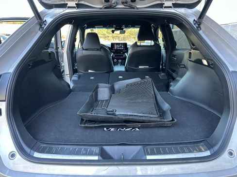 Used 2021 Toyota Venza XLE image 13