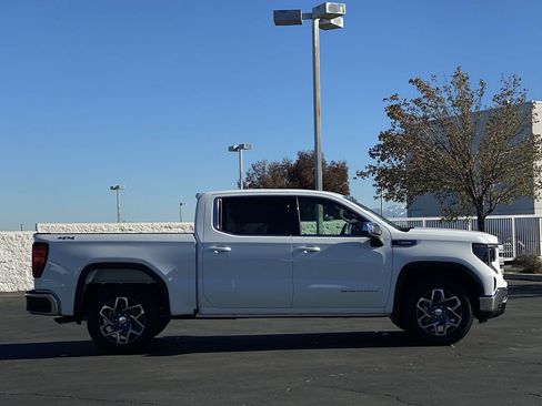 Used 2026 GMC Sierra 1500 SLE AWD/4WD image 12