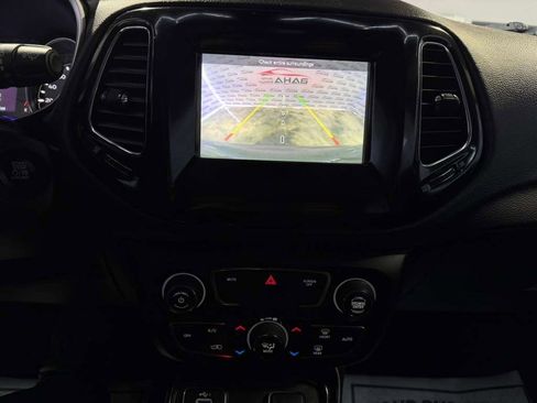 Used 2019 Jeep Compass Latitude FWD image 15