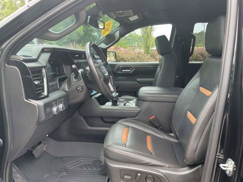 Used 2023 GMC Sierra 1500 AT4 w/ AT4 Premium Package AWD/4WD image 4