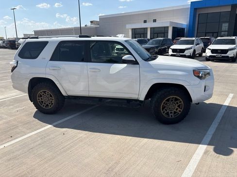 Used 2021 Toyota 4Runner SR5 AWD/4WD image 11