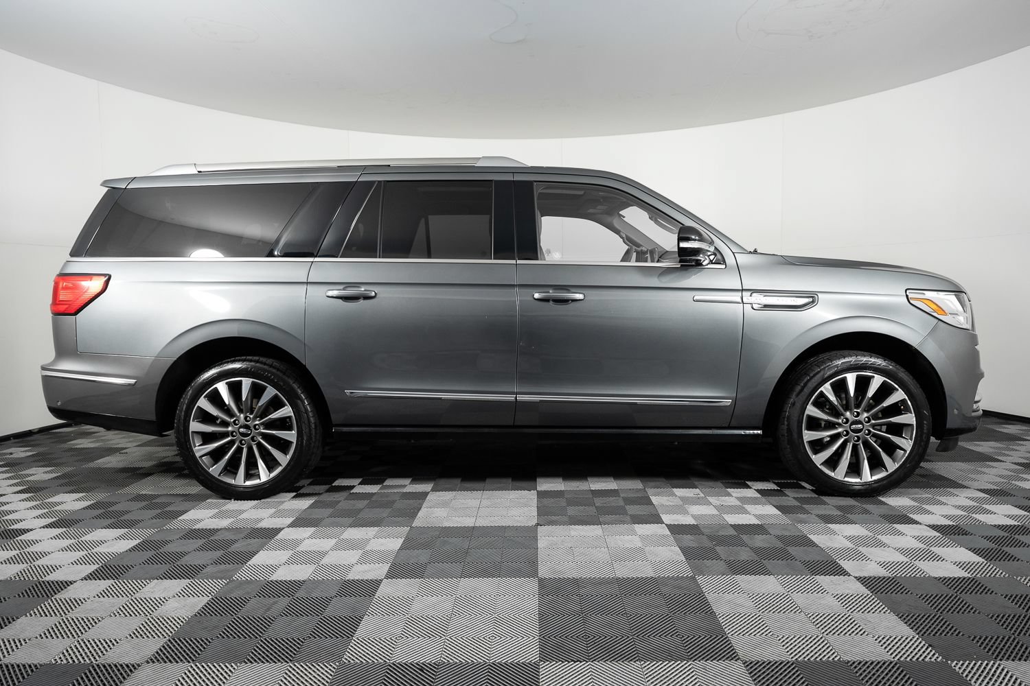 Used 2021 Lincoln Navigator L Reserve AWD/4WD image 7