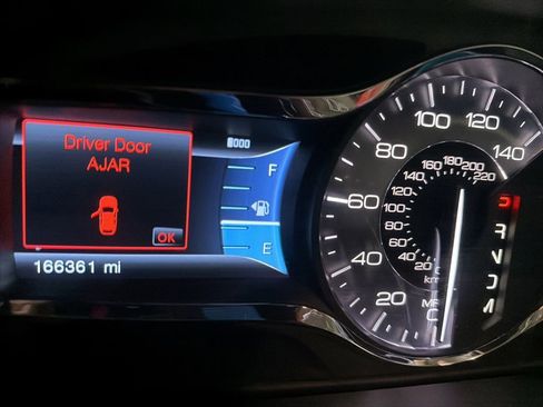 Used 2012 Lincoln MKX AWD image 4
