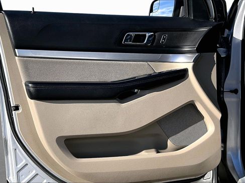 Used 2018 Ford Explorer Base image 16