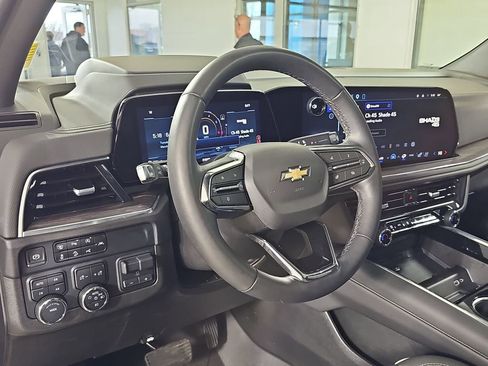 Used 2025 Chevrolet Suburban Premier AWD/4WD image 22
