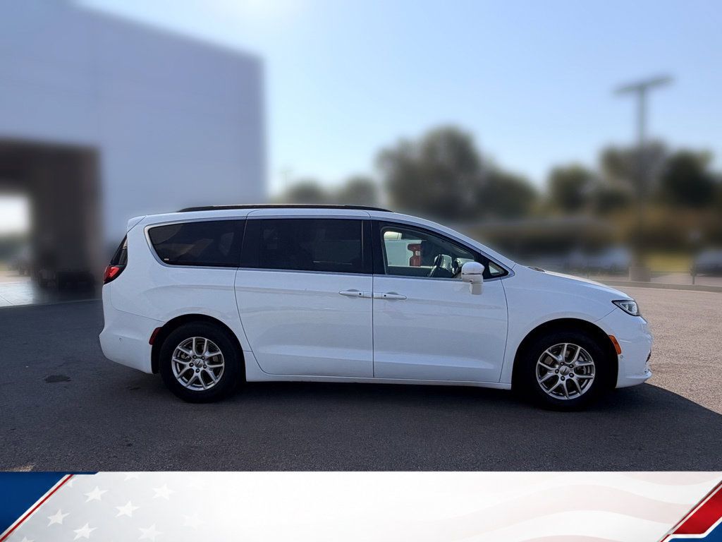 Used 2022 Chrysler Pacifica Touring-L w/ Uconnect Theater Family Group FWD image 6