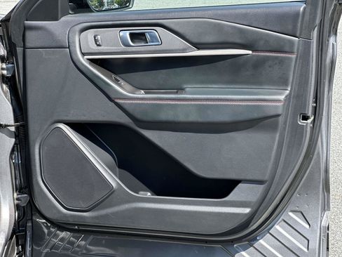 Used 2025 Ford Explorer ST-Line w/ ST-Line Street Pack AWD/4WD image 8