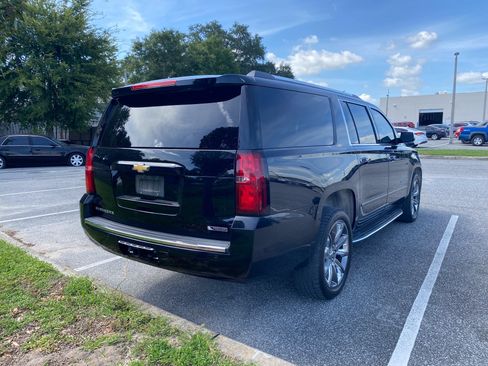 Used 2018 Chevrolet Suburban Premier AWD/4WD image 18
