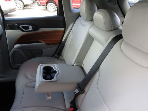 Used 2022 Jeep Compass Limited w/ Sun and Sound Group image 32