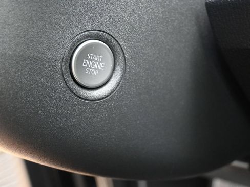 Used 2025 Volkswagen ID.4 Pro AWD/4WD image 28