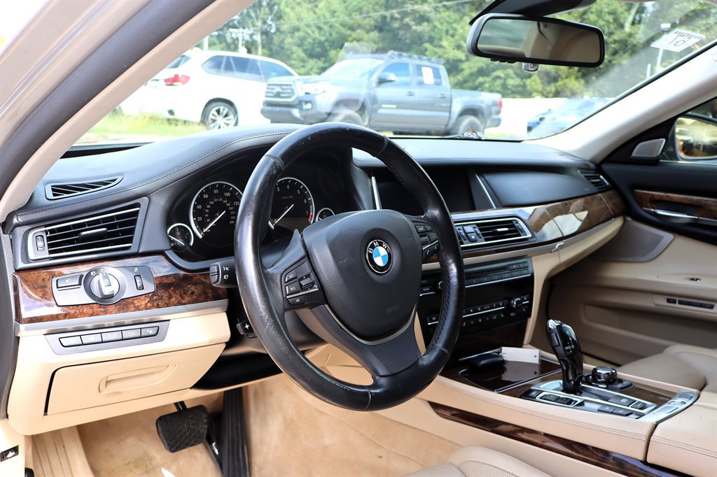 Used 2013 BMW 750i RWD image 16