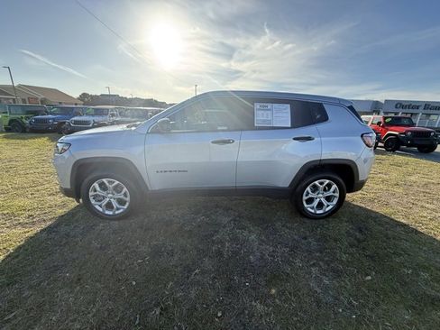 Certified 2024 Jeep Compass Sport image 4