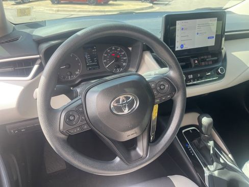Used 2025 Toyota Corolla LE FWD image 14
