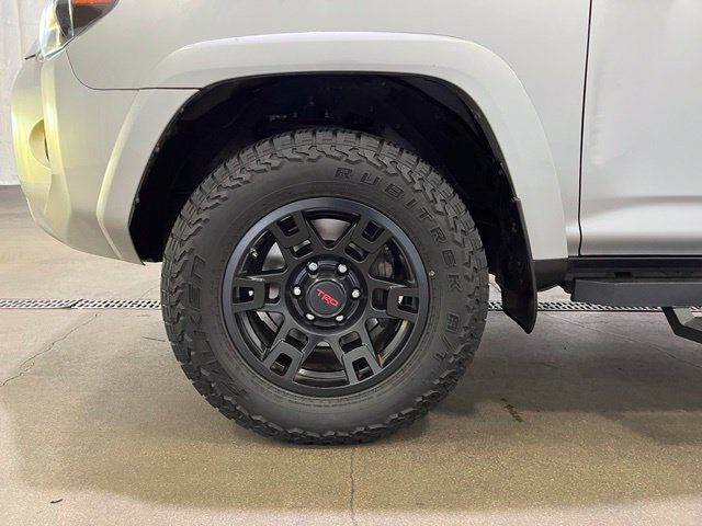Certified 2020 Toyota 4Runner SR5 Premium w/ Moonroof Package AWD/4WD image 27