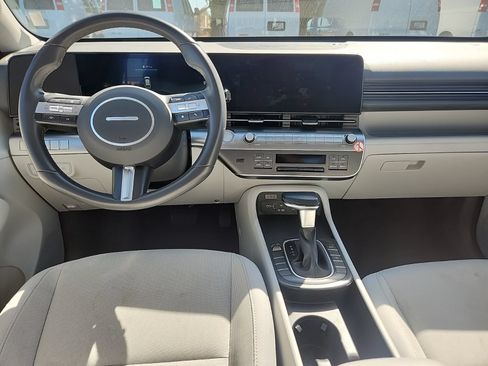 Used 2025 Hyundai Kona SEL FWD image 7