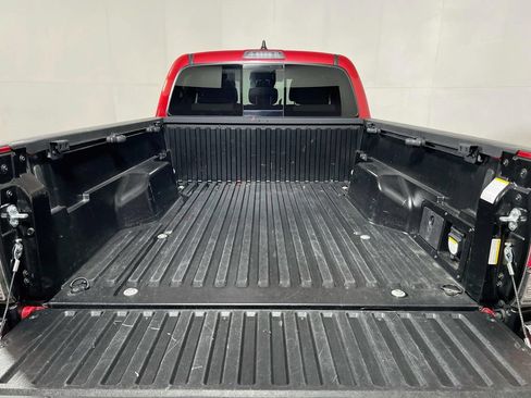 Certified 2021 Toyota Tacoma TRD Off-Road AWD/4WD image 22