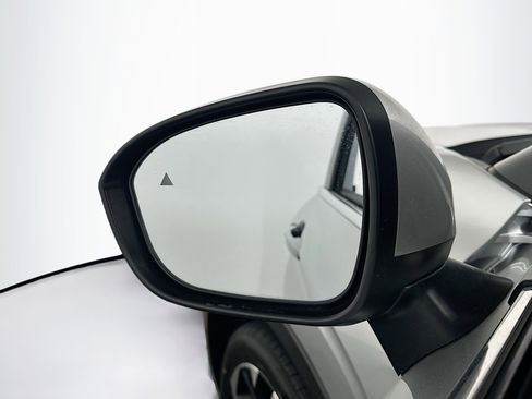 Used 2024 Mitsubishi Outlander SE Black Edition image 16