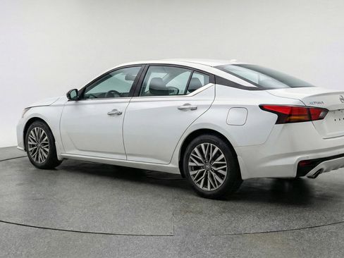 Used 2025 Nissan Altima 2.5 SV image 6