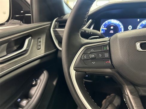 New 2025 Jeep Grand Cherokee Limited w/ Luxury Tech Group II image 19