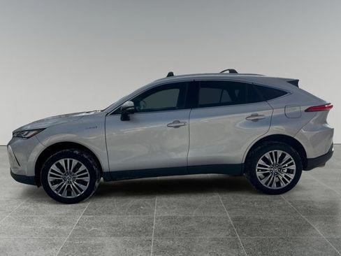 Used 2021 Toyota Venza XLE image 2