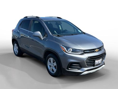 Used 2019 Chevrolet Trax LT w/ LT Convenience Package FWD image 7
