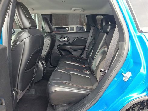 Used 2020 Jeep Cherokee Trailhawk w/ Cold Weather Group image 10