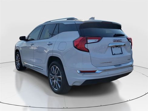 Used 2023 GMC Terrain Denali image 3