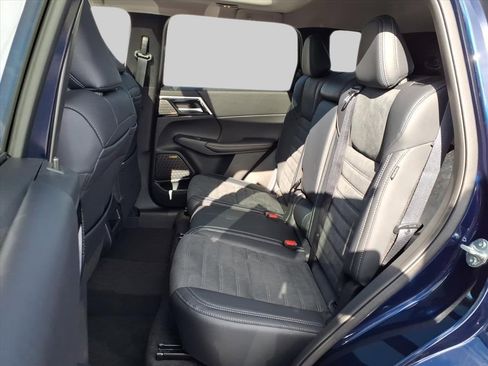 New 2025 Mitsubishi Outlander SE image 13