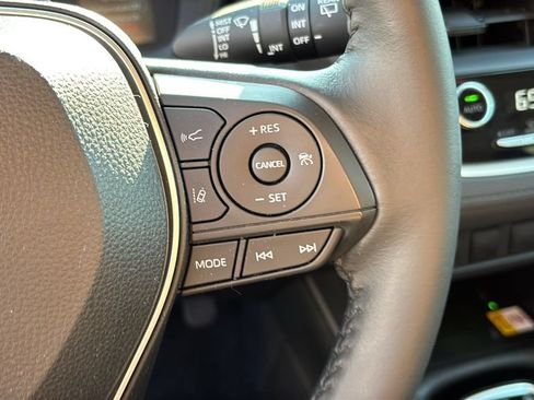 Used 2022 Toyota Corolla Cross LE AWD/4WD image 19
