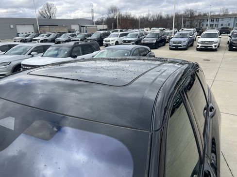 Used 2024 Lincoln Nautilus Premier w/ Equipment Group 102A image 3