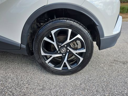 Used 2020 Toyota C-HR XLE image 32