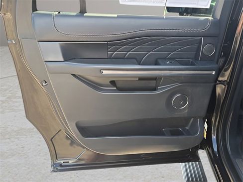 Used 2022 Ford Expedition Max Platinum image 18