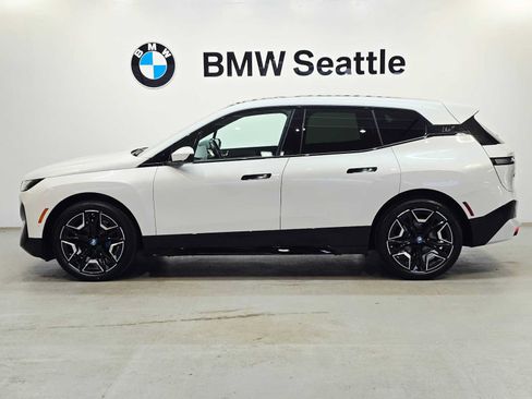Used 2025 BMW iX xDrive50 AWD/4WD image 3