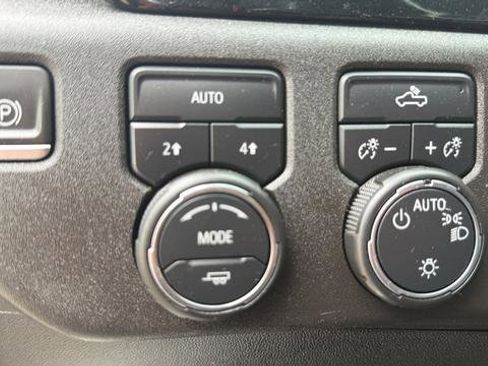 Used 2022 Chevrolet Silverado 1500 LT AWD/4WD image 23
